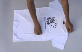 fold a shirt